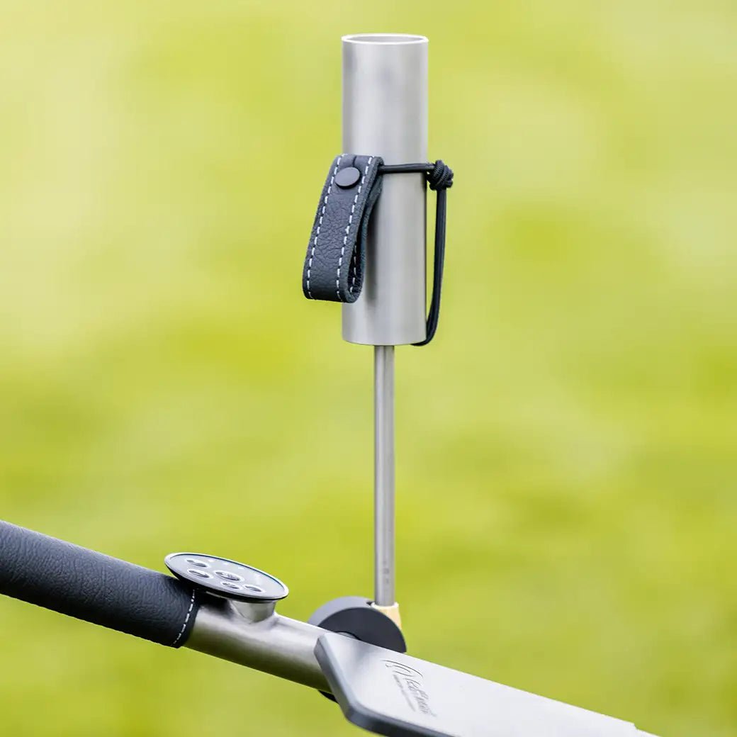 Titan-Schirmhalter am GolfQuant 2e Golftrolley